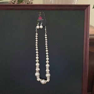 Necklace and earring set